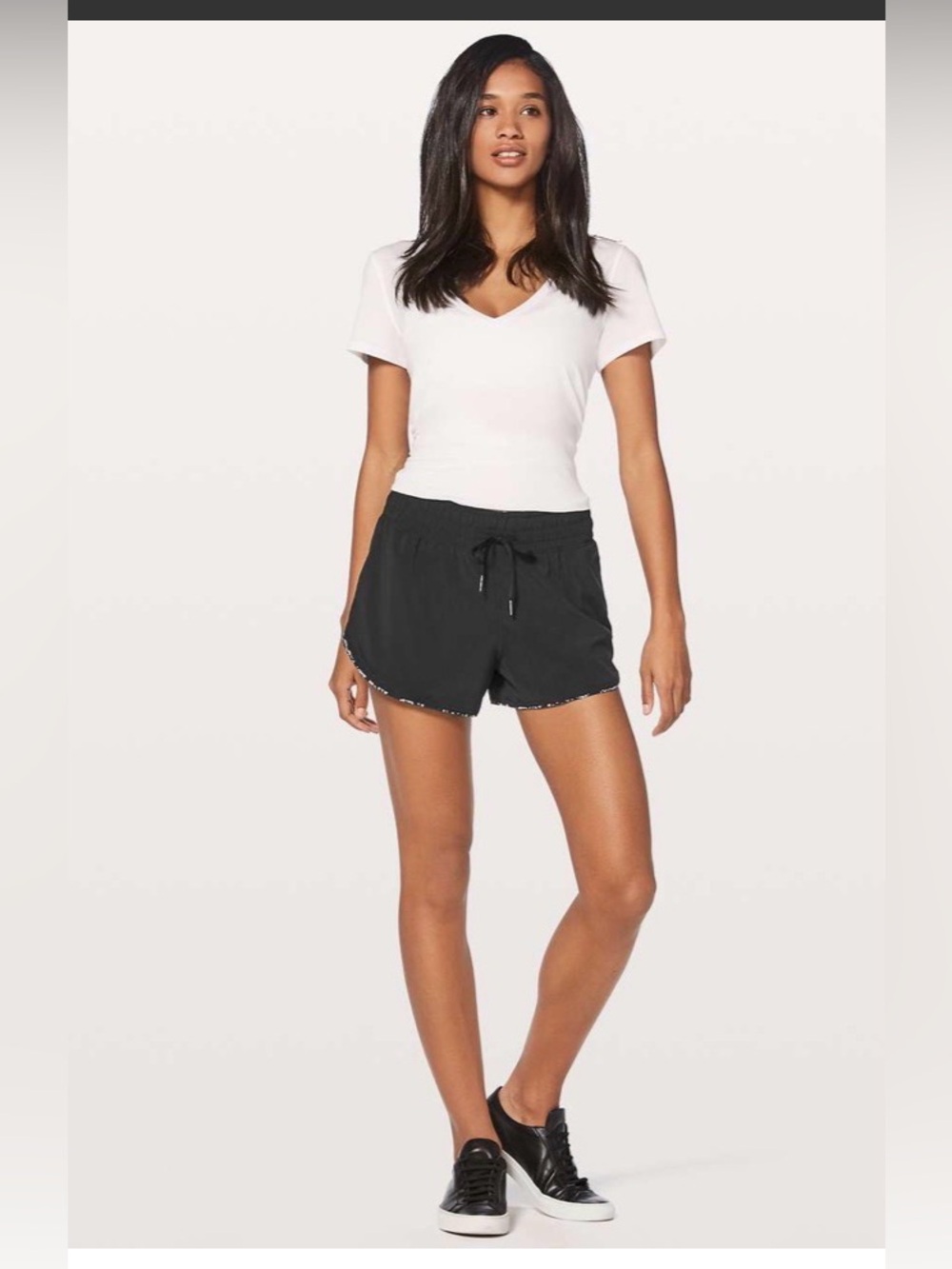 Lululemon Choose A Side Reversible Shorts! Size 4 Inseam 3"  Black & Chirasu